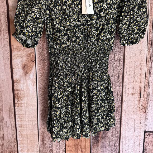 AQUA Floral Smocked Puff Sleeve Daisy Mini Dress Medium Casual Versatile NWT - Picture 4 of 9